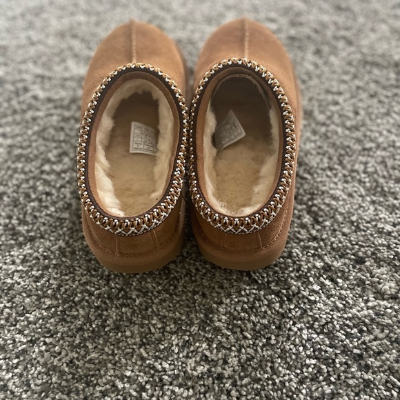 Girls UGG Tasman slipper in chestnut - Picture 3 of 4